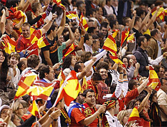 Salir con niños: ver el partido de España y casi morir en el intento