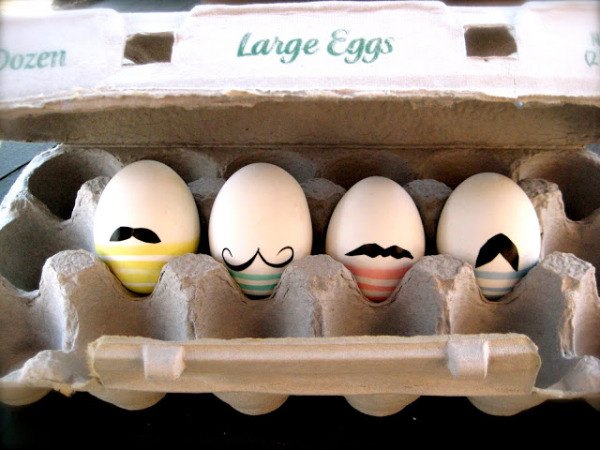 huevos pascua con bigotes