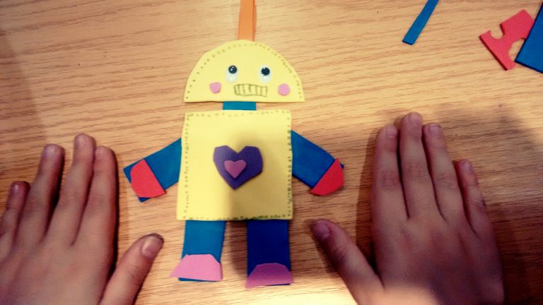 Regalo exprés para el Día del Padre: hacemos un llavero robot